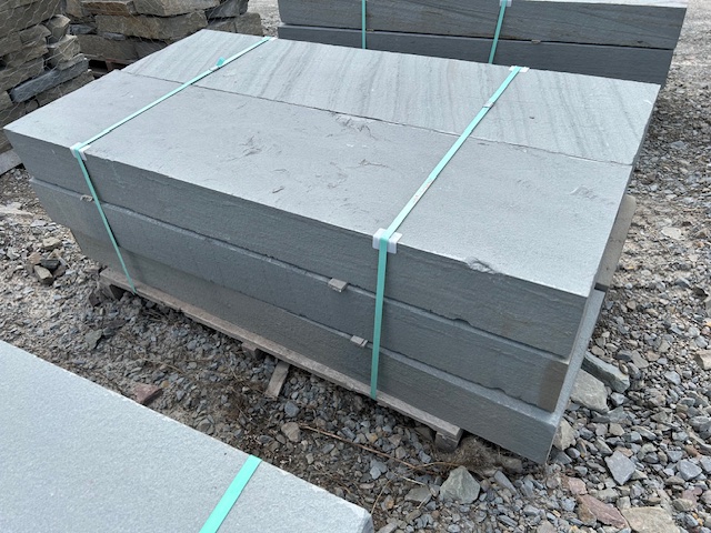 Lot 19: 3 pallets 6" Thermal Bluestone Steps 2